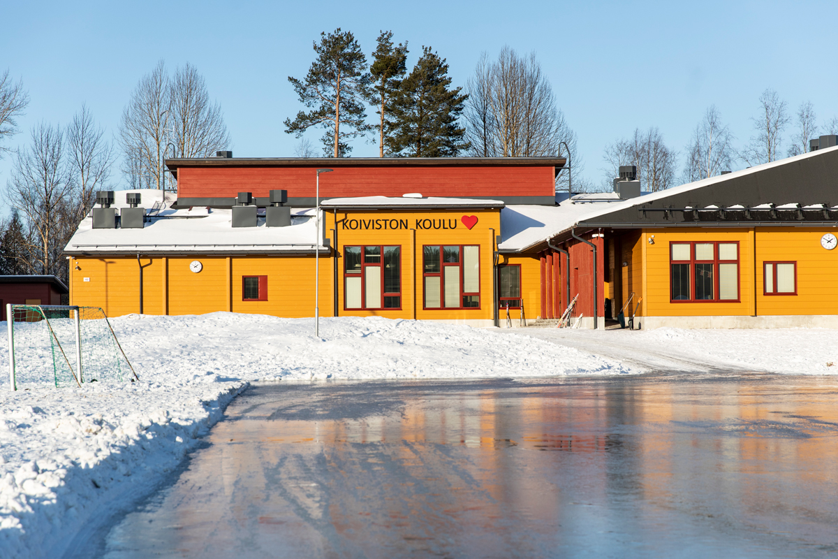Äänekoskelle nousi uusi kyläkoulu hirrestä