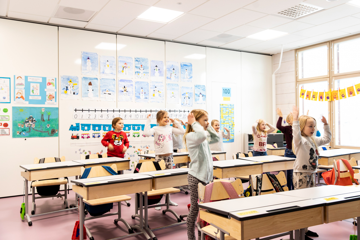 Äänekoskelle nousi uusi kyläkoulu hirrestä