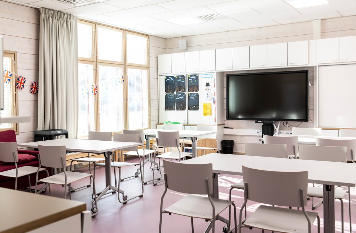 Äänekoskelle nousi uusi kyläkoulu hirrestä