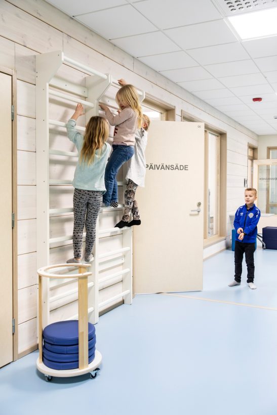 Äänekoskelle nousi uusi kyläkoulu hirrestä