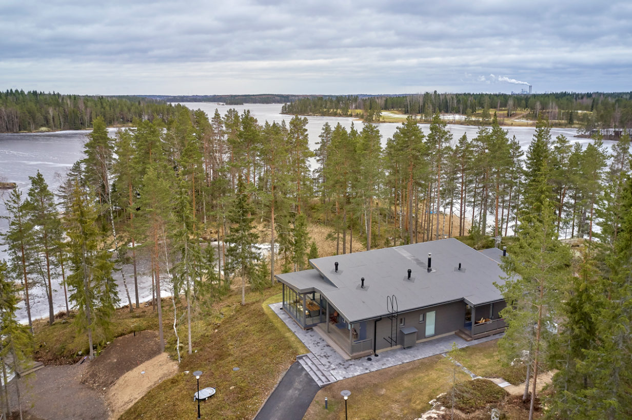 Tuhannen taalan tontilla - Saimaa - Honkarakenne hirsitalo