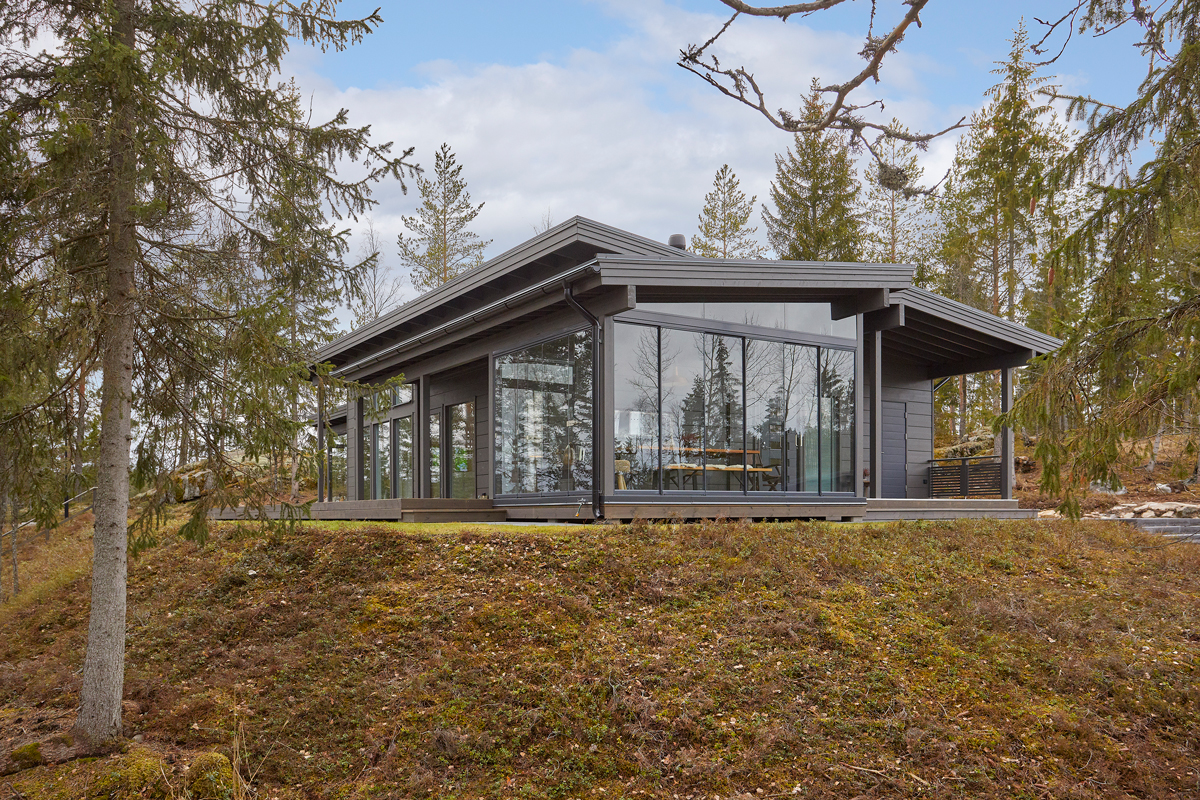 Tuhannen taalan tontilla - Saimaa - Honkarakenne hirsitalo