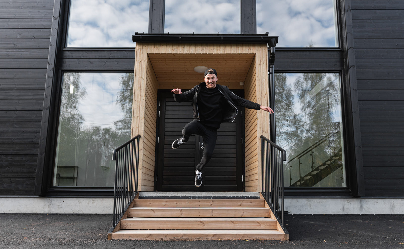 unelma-creative-house-hirrest-tehty-luovan-alan-toimisto-mets-n