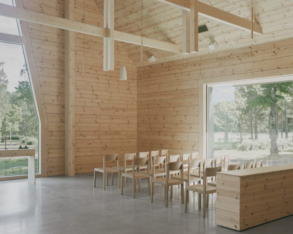 Honka - Lämmin hirsi luo lohdullisen tunnelman Vihdin siunauskappeliin