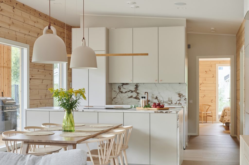 Talopaketti hinta 2026 – Paljonko omakotitalon rakentaminen oikeasti maksaa? 