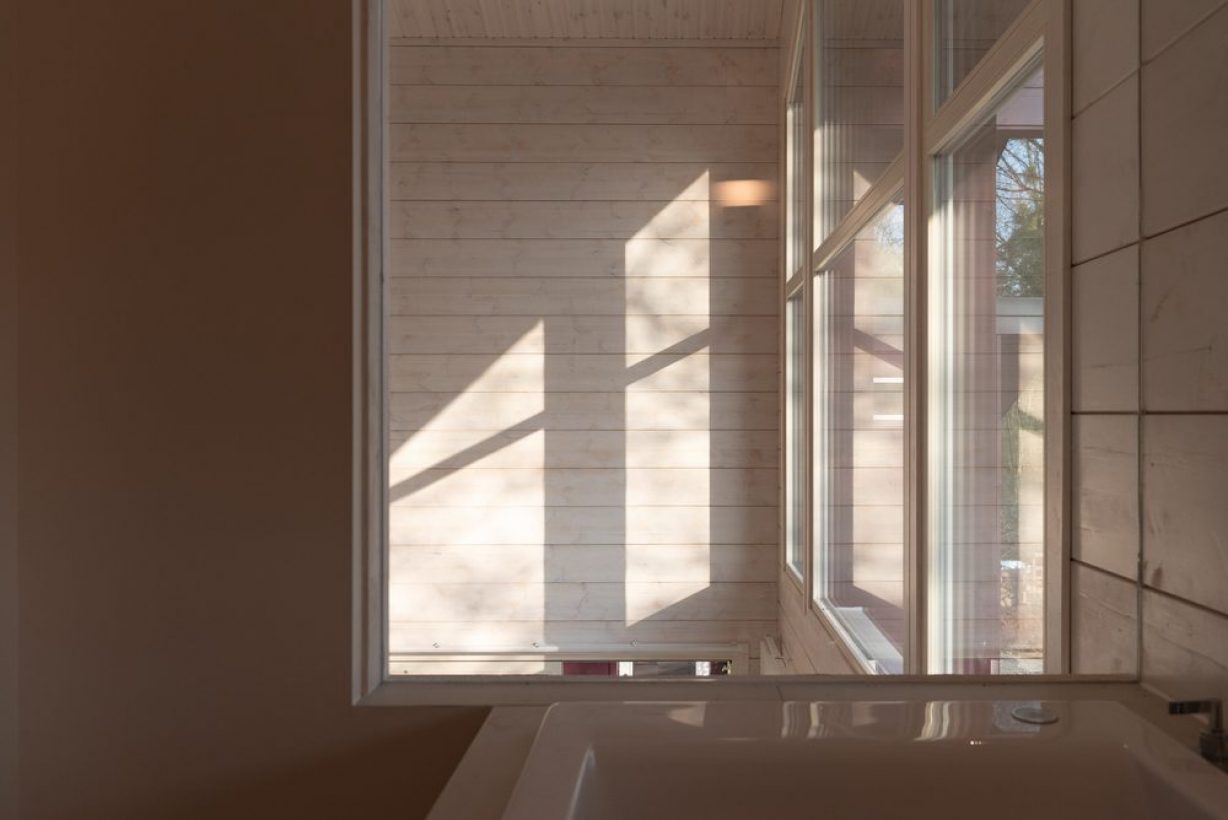 Moderni Honka-hirsitalo Kiinan Jiangshanissa – ajattoman rauhan tyyssija