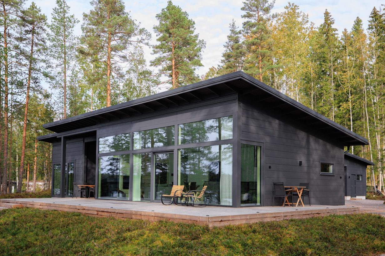 Villa Aurinko - Honka Tuuli -hirsihuvila järven rannalla – valoa ja arjen luksusta