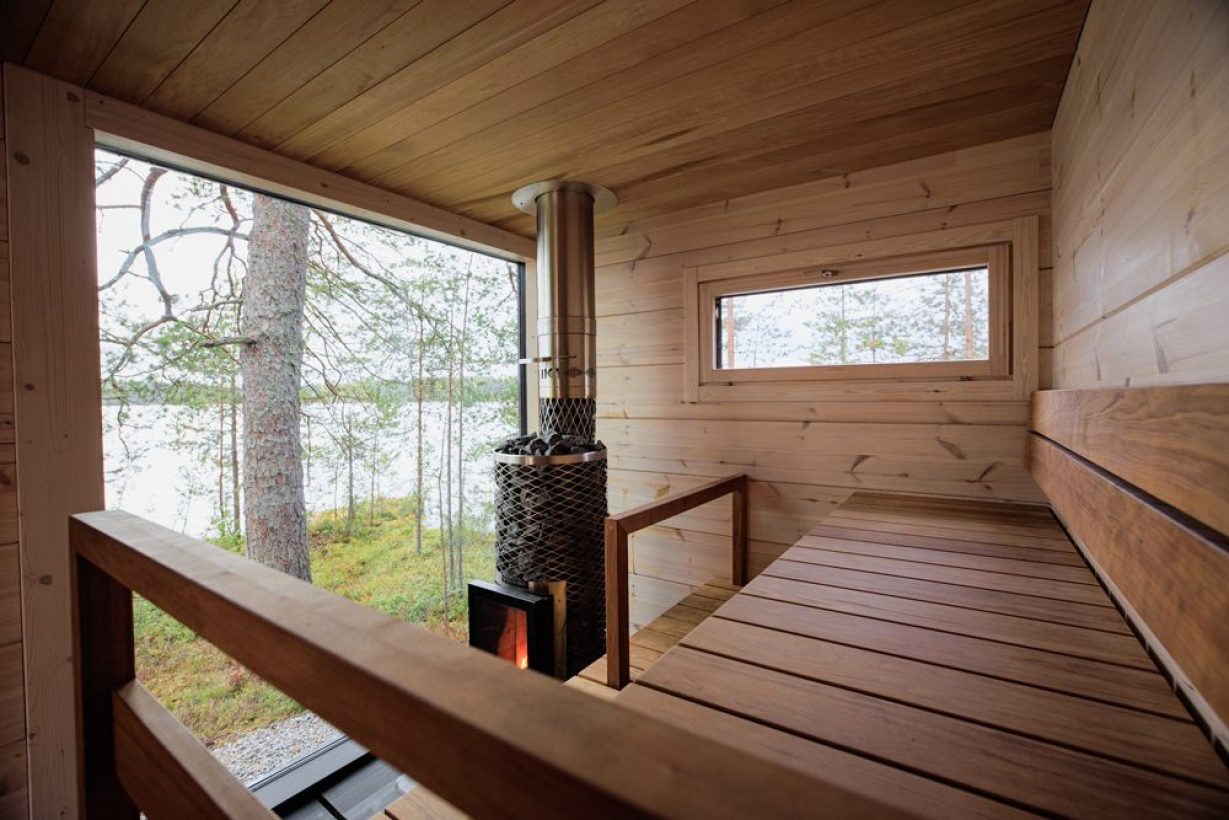 Villa Aurinko - Honka Tuuli -hirsihuvila järven rannalla – valoa ja arjen luksusta