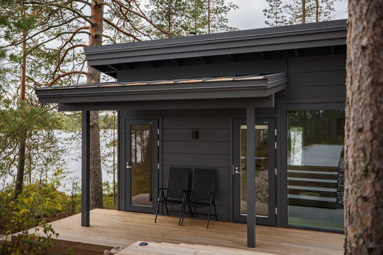 Villa Aurinko - Honka Tuuli -hirsihuvila järven rannalla – valoa ja arjen luksusta
